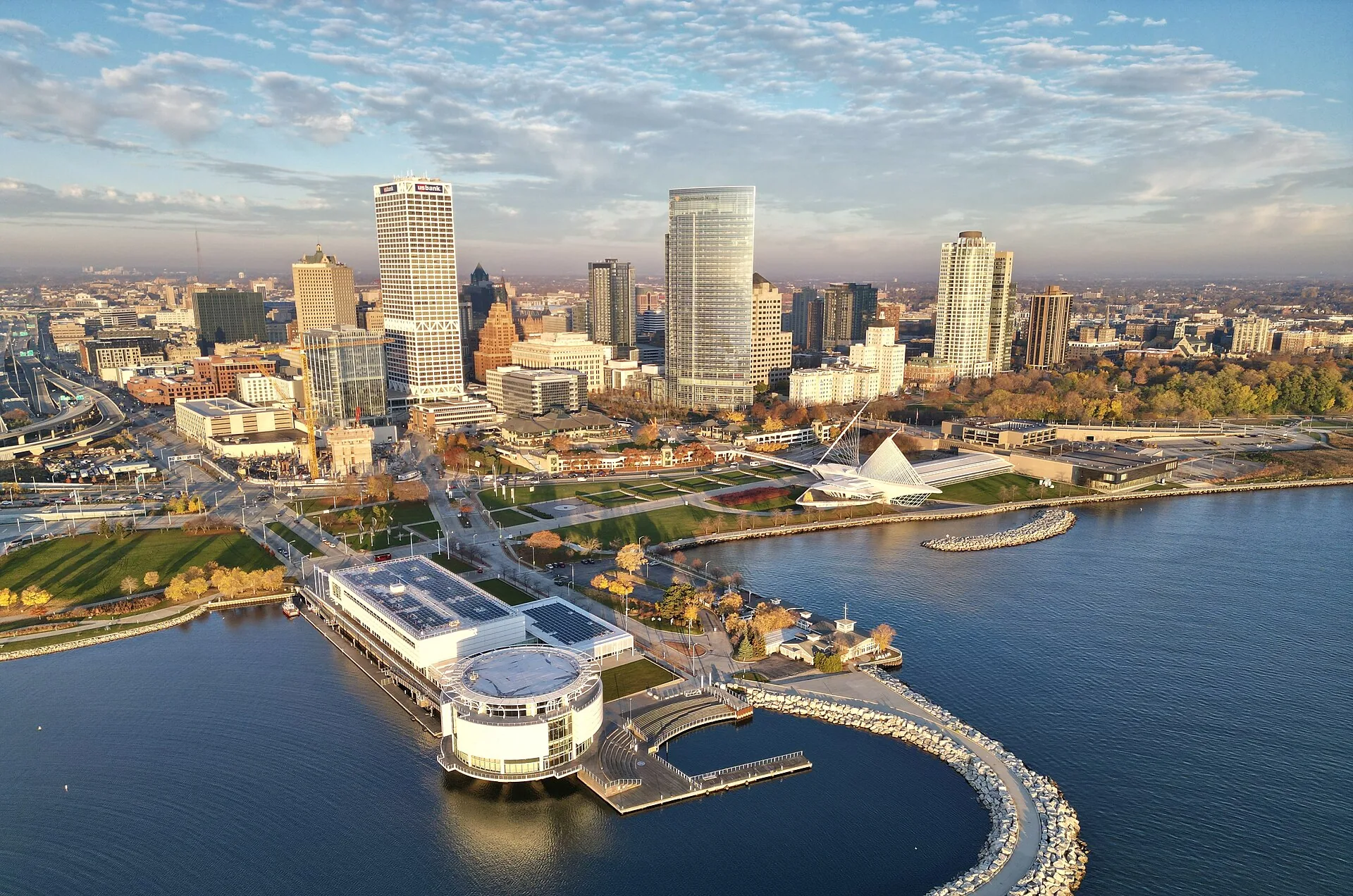 Aerial view of the Milwaukee skyline and lakefront, with the Milwaukee Art Museum on the shore of Lake Michigan